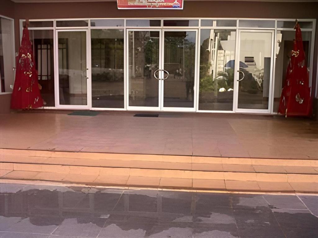 Regal Plaza Hotel Nabua Eksteriør bilde